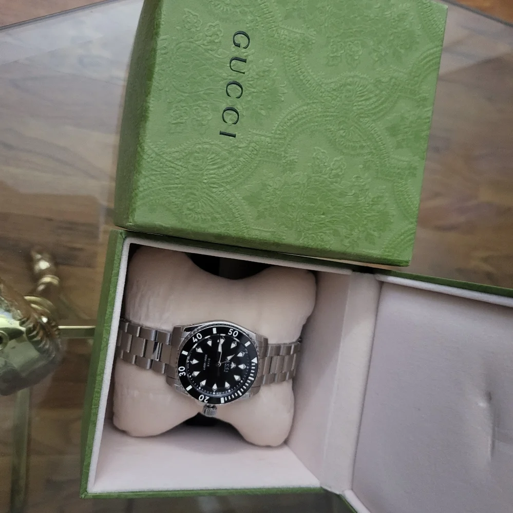 Authentic Gucci Dive Watch 42MM - Picture 2 of 6